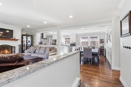 39 Benjamin Rd, Mahopac, NY, 10541-2037 | Card Image