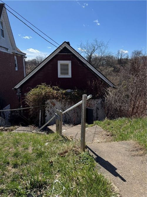 204 Waddell Ave, Clairton, PA, 15025-1713 | Card Image