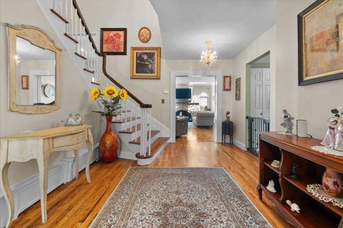 64 North Dr, Manhasset Hills, NY, 11040-2249 | Card Image