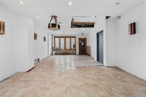 25 Broadway, New York, NY, 10025-6946 | Card Image
