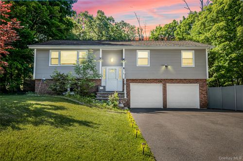 1019 Fox Meadow Rd, Yorktown Heights, NY, 10598-2907 | Card Image