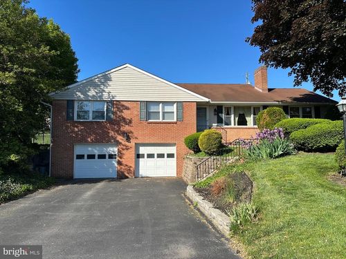1748 Crescent Rd, York, PA, 17403-4602 | Card Image