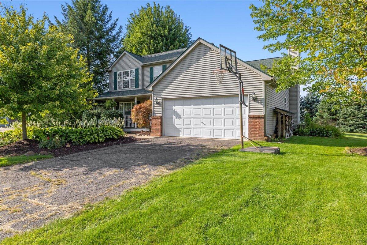 Summer Breeze Trl, Howell, MI 48843