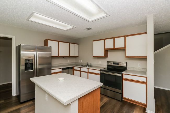 Kitchen with Island | Image 9