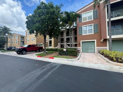 102 - 11760 Saint Andrews Place, Condo with 3 bedrooms, 2 bathrooms and null parking in Wellington FL | Image 1