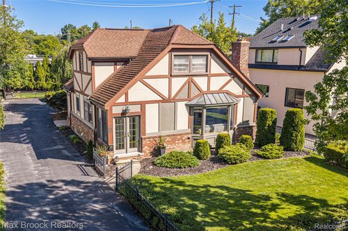 955 Forest Avenue, Birmingham, MI, 48009 | Card Image