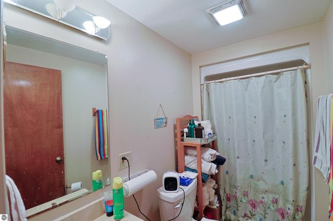 523 Orchard Ave, House other with 3 bedrooms, 2 bathrooms and null parking in Clare MI | Image 10