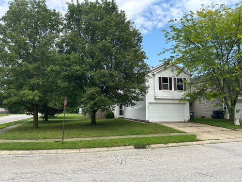 1294 Kenwood Dr, Greenwood, IN, 46143-7957 | Card Image