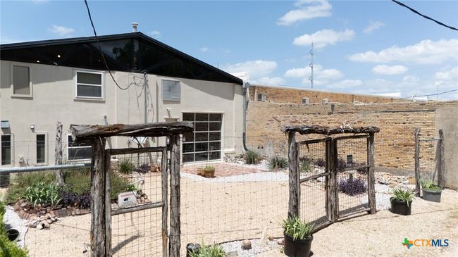 207 E Clark St, Home with 0 bedrooms, 0 bathrooms and null parking in Bartlett TX | Image 34