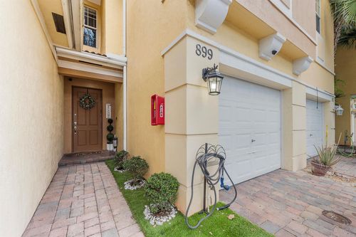 899 Pipers Cay Dr, WEST PALM BEACH, FL, 33415-4010 | Card Image