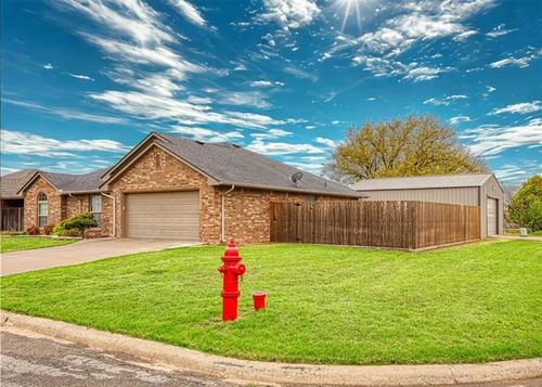 2101 Morris Lane, Sayre, OK, 73662 | Card Image