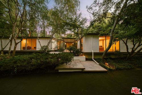 832 Canon Drive, Pasadena, CA, 91106 | Card Image