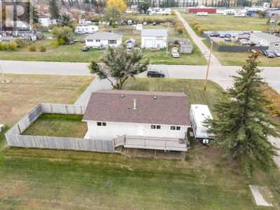 145 300 N, House other with 4 bedrooms, 2 bathrooms and 4 parking in Raymond AB | Image 2