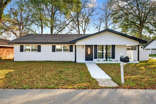 617 Mill St, Picayune, MS, 39466-4423 | Card Image