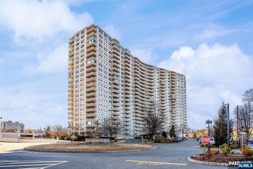 2000 Linwood Ave, Fort Lee, NJ, 07024-3086 | Card Image