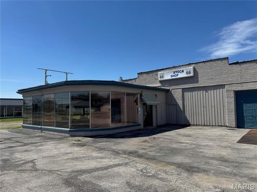 817 W Union Ave, Litchfield, IL, 62056-1064 | Card Image