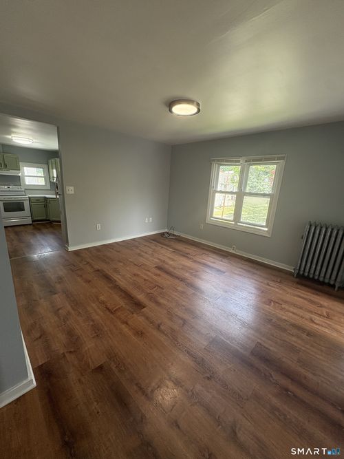10 South Ave, New Milford, CT, 06776-3537 | Card Image