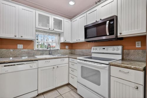 303-9410 N Hollybrook Lake Dr, Pembroke Pines, FL, 33025-1523 | Card Image