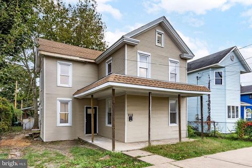 210 Fowler St, Berwick, PA, 18603-2934 | Card Image