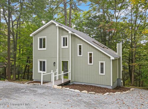 159 Manchester Dr, Bushkill, PA, 18324-9084 | Card Image