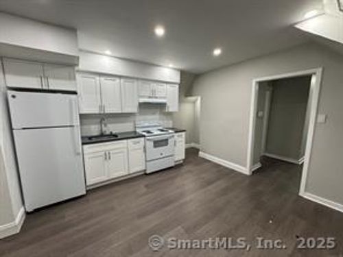 3-644 Brooks St, Bridgeport, CT, 06608-1212 | Card Image