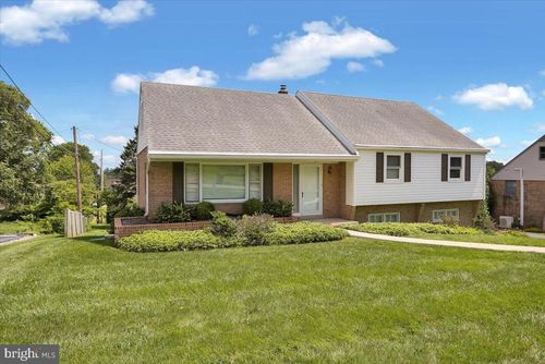 203 W 38th St, READING, PA, 19606-3002 | Card Image