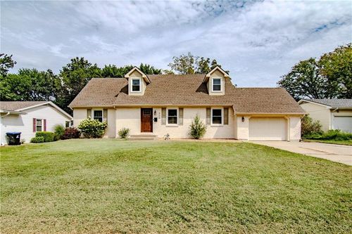 309 Hillcrest Dr, Warrensburg, MO, 64093-2222 | Card Image