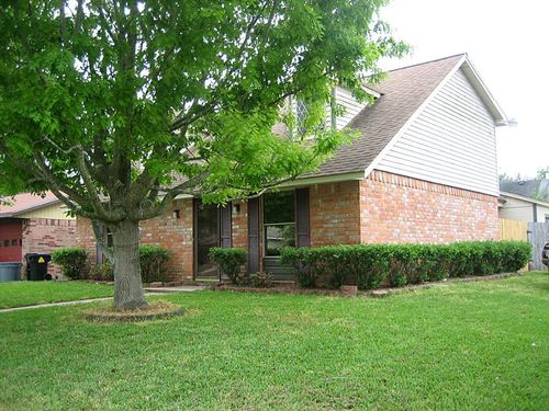 4802 Dollar Reef Dr, Bacliff, TX, 77518-2419 | Card Image