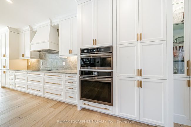 70 Oak Ave, House other with 6 bedrooms, 4 bathrooms and 7 parking in Dundas ON | Image 6