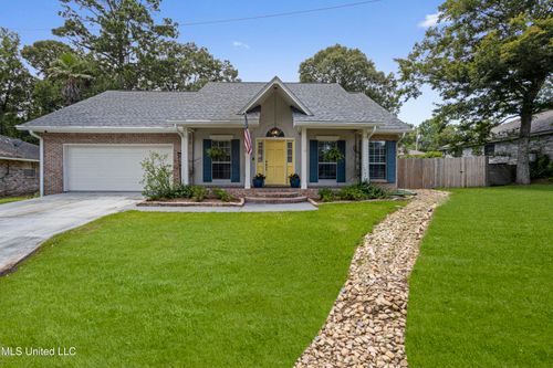 8839 Moanalua Way, Diamondhead, MS, 39525-3798 | Card Image