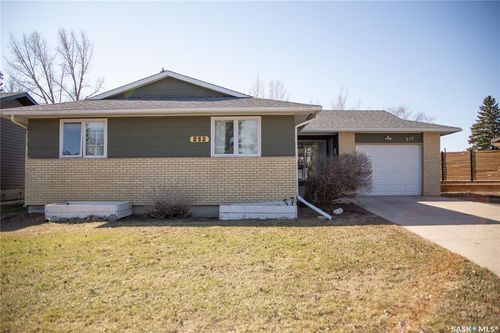217 10th Ave W, Kindersley, SK, S0L1S2 | Card Image