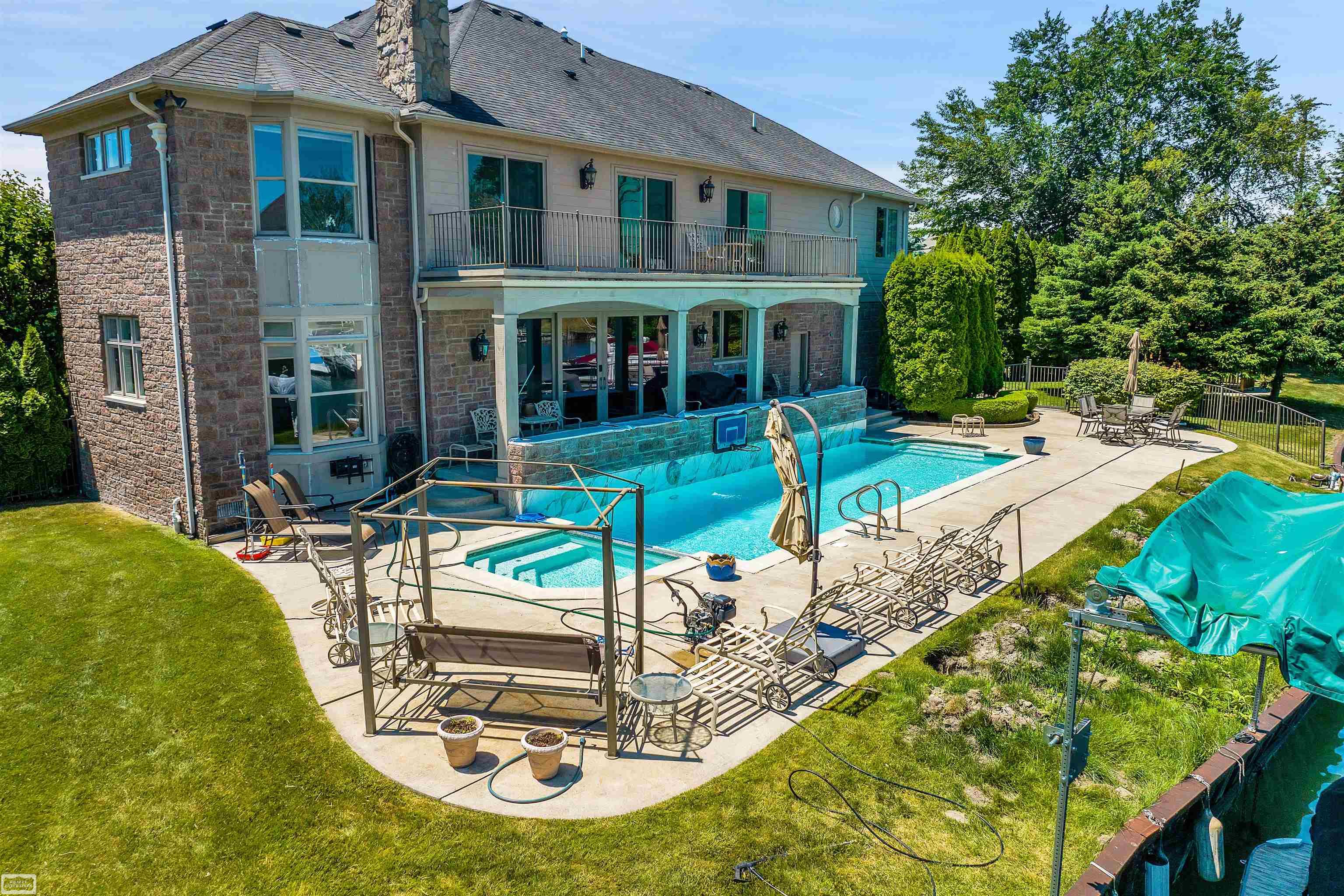 Conger Bay Dr, Harrison Township, MI 48045