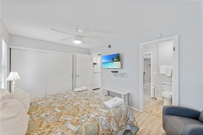 King Bed | Image 13