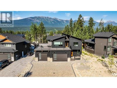 1538 Cedar St, House other with 6 bedrooms, 5 bathrooms and 3 parking in Golden BC | Image 1