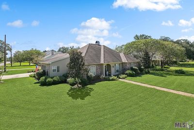 7862 Clairewood Ct, House other with 4 bedrooms, 2 bathrooms and null parking in Baton Rouge LA | Image 2