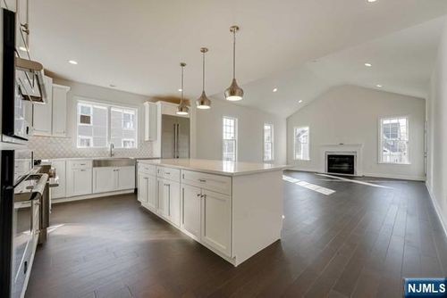 22 Silent Nest Way, Franklin Lakes, NJ, 07417-2284 | Card Image