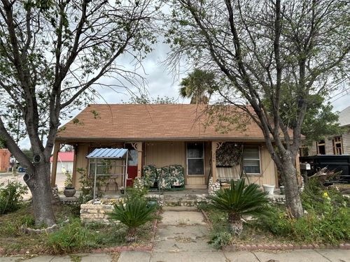 204 E Broadway St, Del Rio, TX, 78840-5541 | Card Image