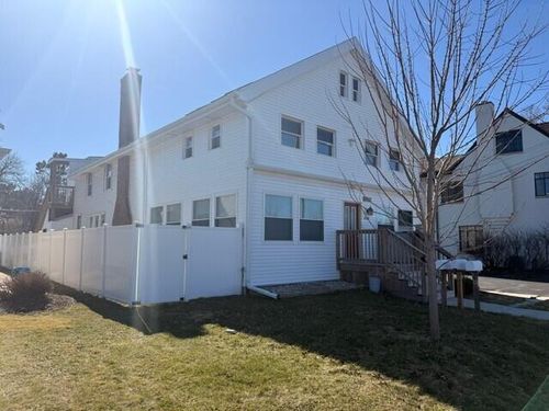 425 E Broadway, Waukesha, WI, 53186-5082 | Card Image