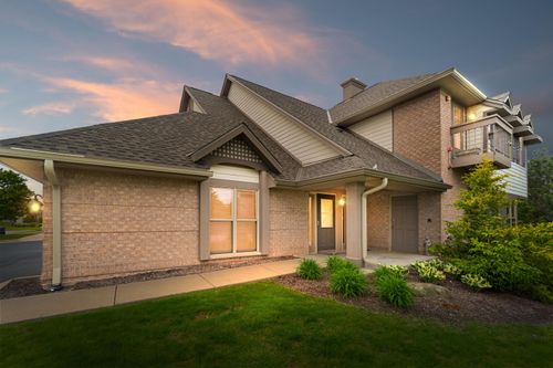 7571 W Tuckaway Pines Cir, Franklin, WI, 53132-8178 | Card Image