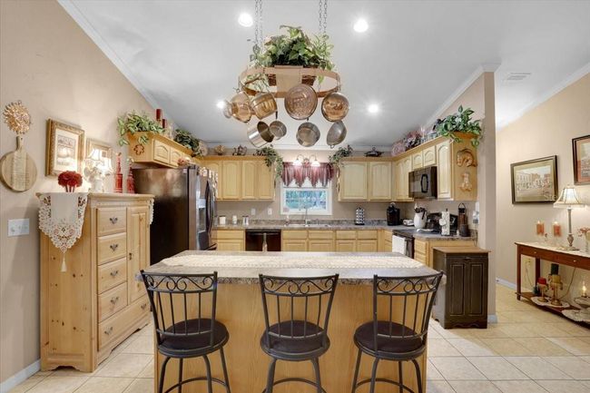 View of the spacious kitchen! | Image 10