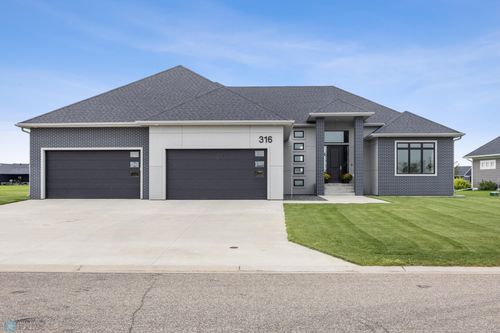 316 Trent Jones Dr, Oxbow, ND, 58047-7201 | Card Image