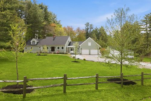 42 Nason Rd, Hampton Falls, NH, 03844-2404 | Card Image