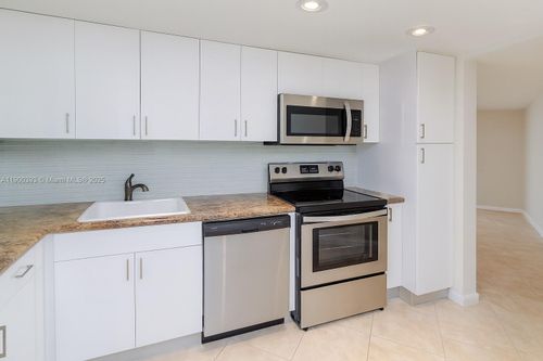 apt-115-3475 N Country Club Dr, Aventura, FL, 33180-1724 | Card Image
