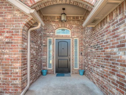 4017 Acoma Dr, Moore, OK, 73160-6221 | Card Image