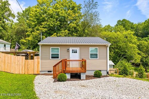302 N 12th St, La Follette, TN, 37766-2702 | Card Image
