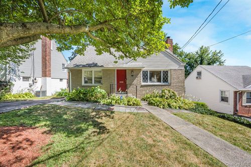 104 Lefferts Rd, Yonkers, NY, 10705-1639 | Card Image