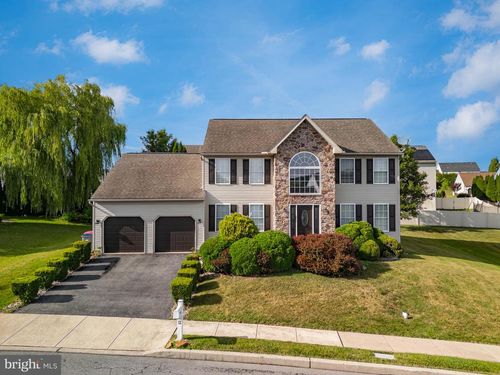 12 Prospect Dr, SINKING SPRING, PA, 19608-8976 | Card Image