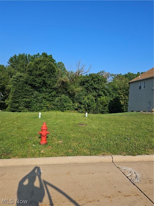 6318 Valley Ranch Dr, Maple Heights, OH, 44137-4764 | Card Image
