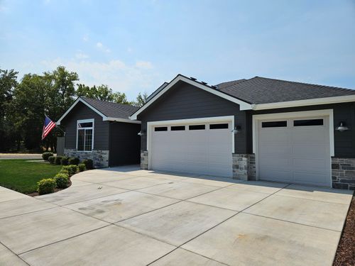 436 Montana Way, Medford, OR, 97504-8936 | Card Image