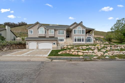 708 Eagleridge Dr, Bountiful, UT, 84010-1752 | Card Image